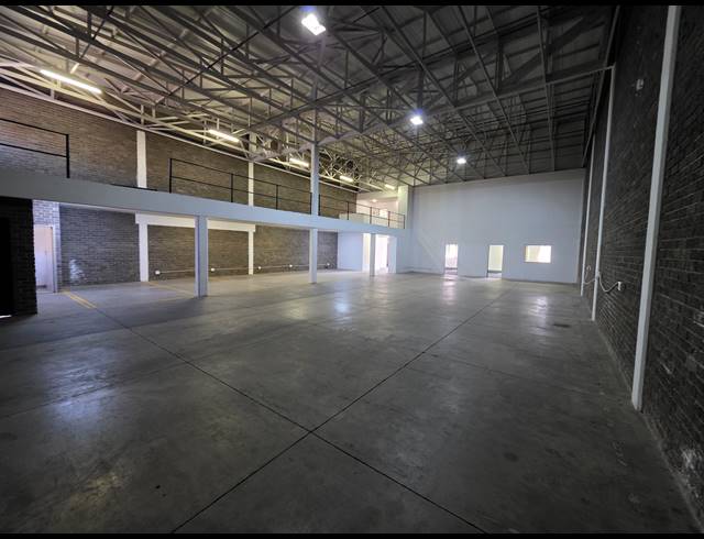 550M² WAREHOUSE TO LET IN STORMILL
